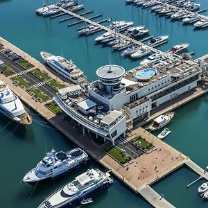 Yacht Club Marina Di Лоано